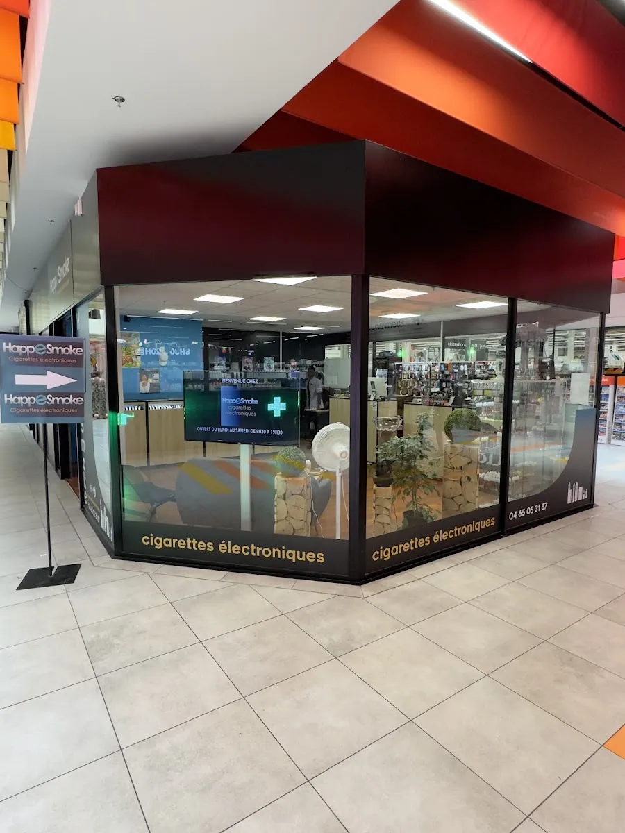 Vitrine du magasin HappeSmoke Port-de-Bouc